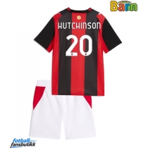 AC Milan Omari Hutchinson #20 Hjemmedraktsett Barn 2026-27 Kortermet (+ Korte bukser)